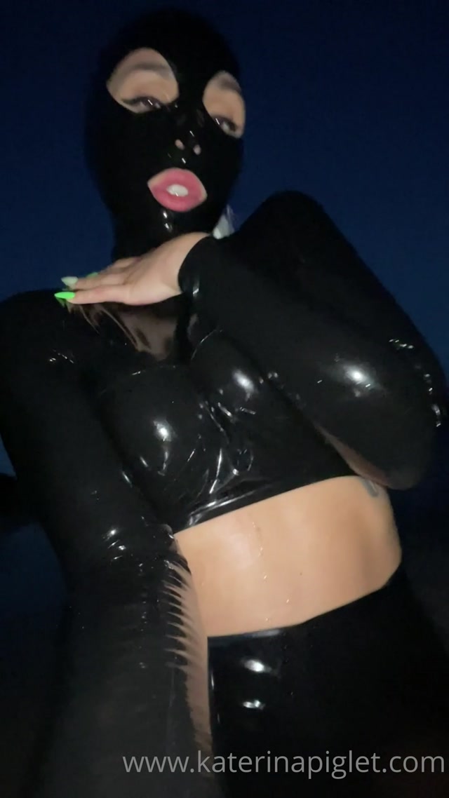 Katerina Piglet - What About Night Swimming 00005