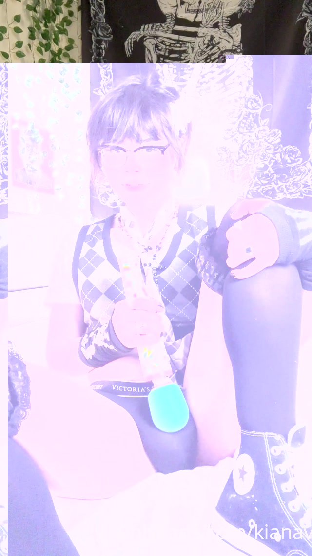 Kiyana Vi Milking Myself 00001