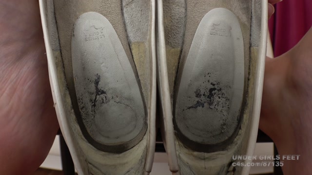 UNDER GIRLS FEET - Worship My Huge and Stinky Feet 4K 00003 UNDER GIRLS FEET - Worship My Huge and Stinky Feet 4K 00003