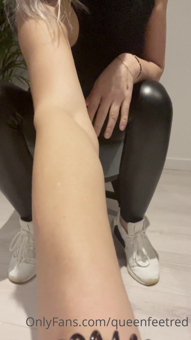 queenfeetred 2022 2324763026 love this socks they are soo soft and fit soo good feet mp4 00001