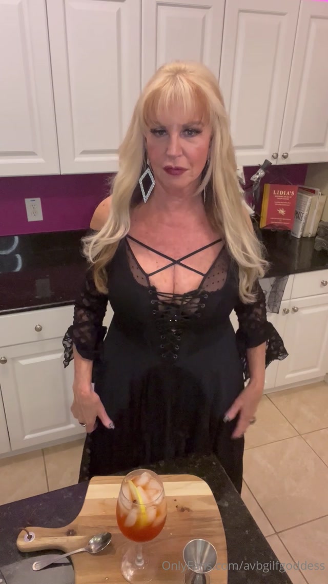 avbgilfgoddess 27-10-2023-3065361111-Morning Hotties! Pics and the You Tube cocktail _4 00008