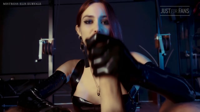 Pain Makes You Grow – MISTRESS EURYALE 00010