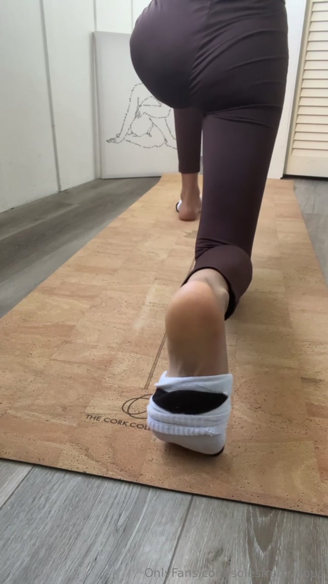 solesfromvenus 27-02-2024-3218096503-can i tease you during our yoga session  00011