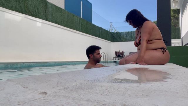 MONTSE SWINGER - My pool flirt 00000