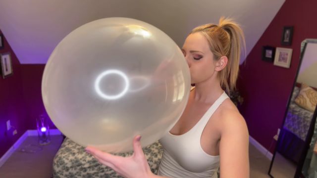 SneezeGoddess - Blowing a Balloon 3 Times til Pop 00002