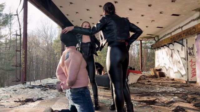 LadyAnnabelle666 – Urban Training Turns Slave Into Public Joke 00014